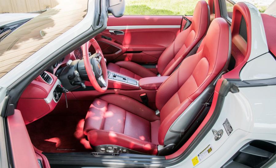 Интерьер Porsche 718 Boxster S 2016 года  (NA) (фото 8 из 31)